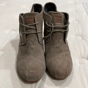 Toms wedge boot.